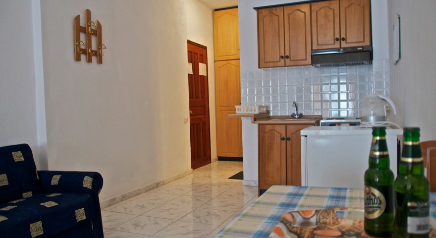 Studio 10 kitchen