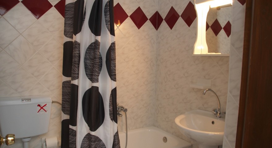 Studio 20 bathroom